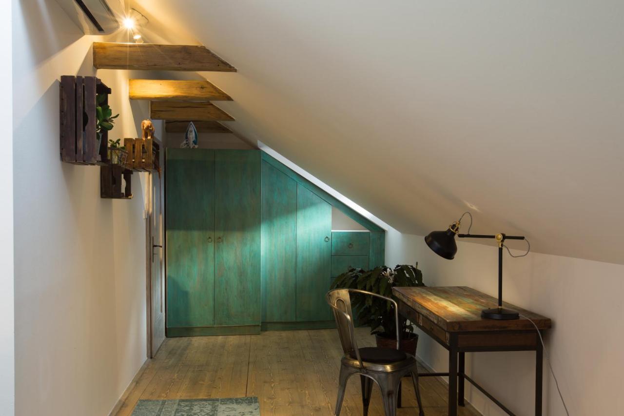 Gigantic Boho Chic 3 Bedroom 3 Bathroom Loft With Hanging Chair Prague Exterior photo