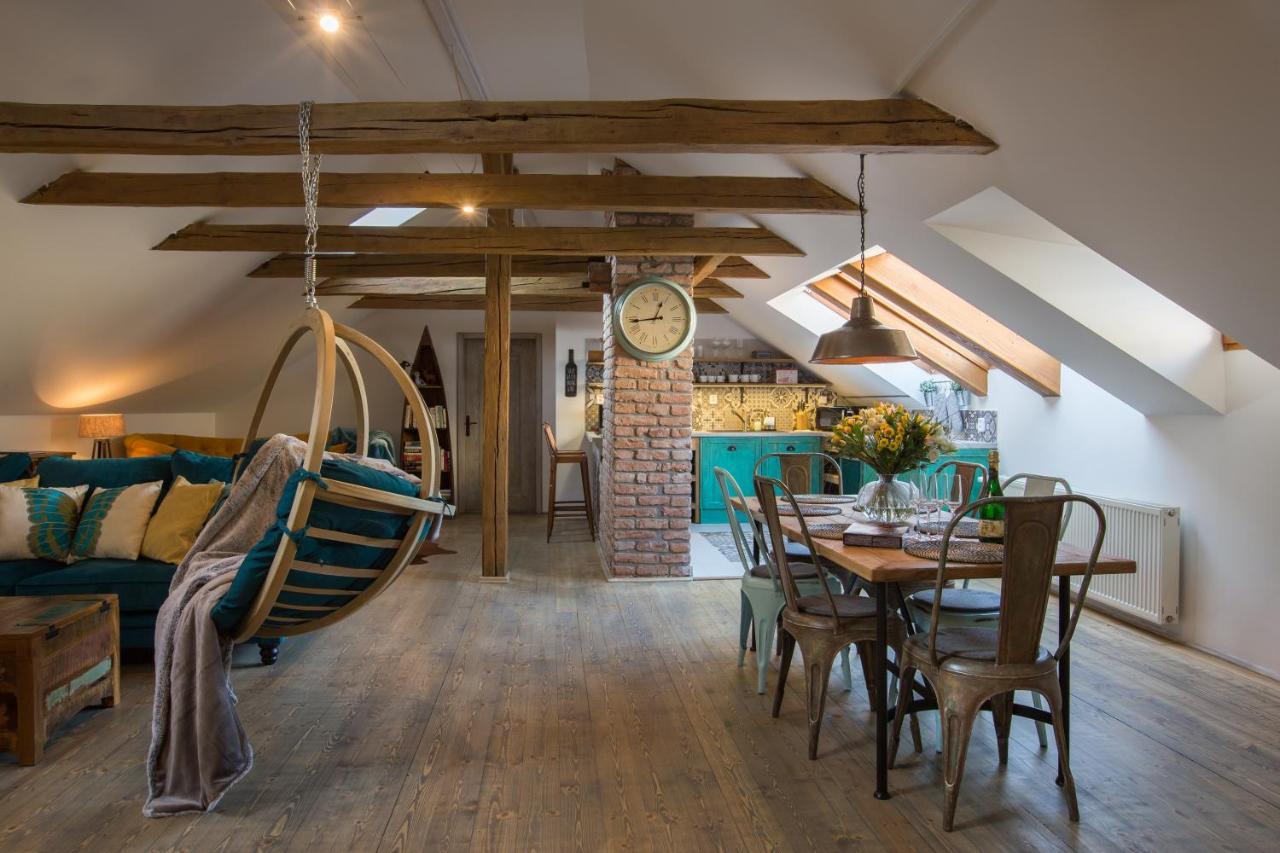 Gigantic Boho Chic 3 Bedroom 3 Bathroom Loft With Hanging Chair Prague Exterior photo